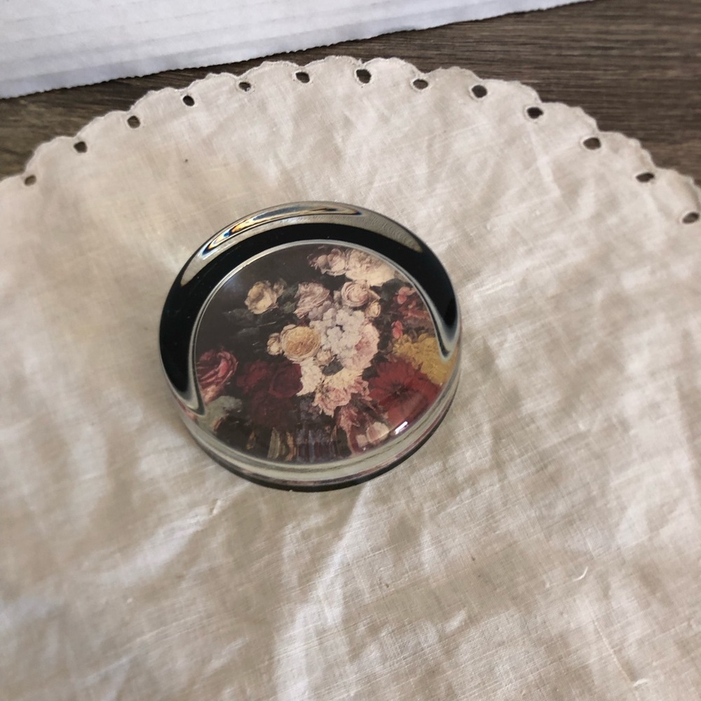 Vtg National Gallery Floral Glass Paperweight